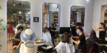 Hình ảnh nhộn nhịp tại Salon Lê Hiếu